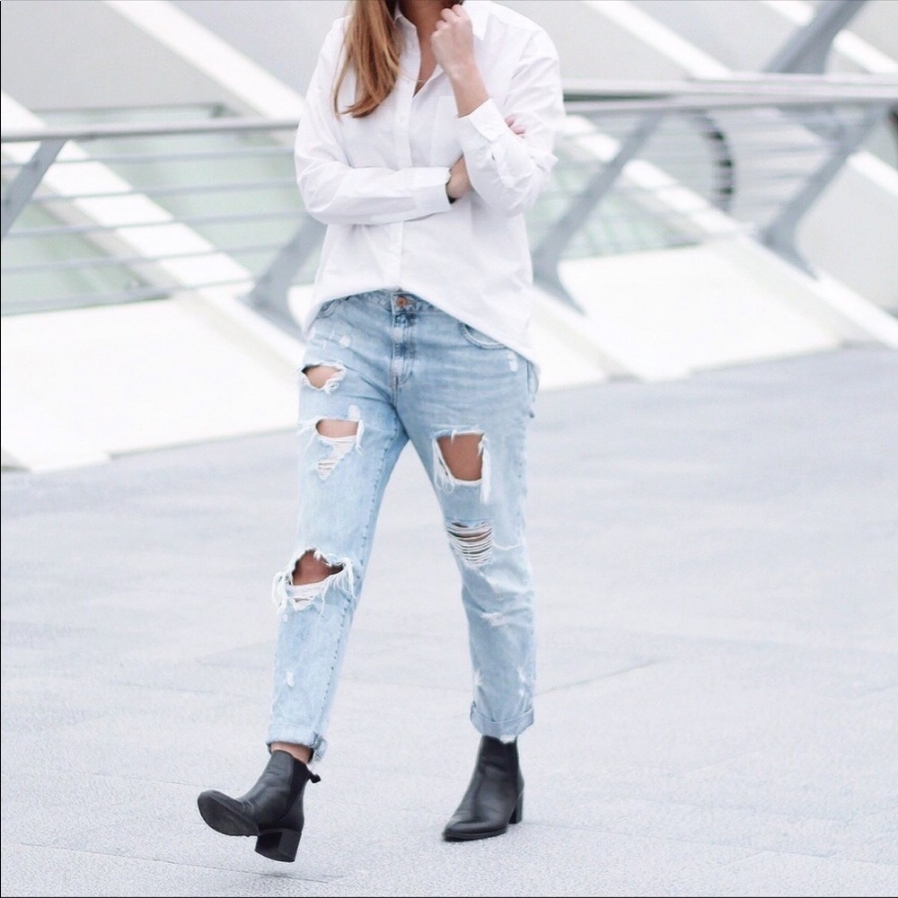 ZARA size 6 distressed MOM jeans